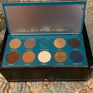 Dominique cosmetics The moment eyeshadow palette BNIB